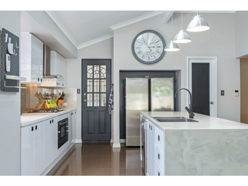 27 St Sebastien Chase, Iluka WA 6028