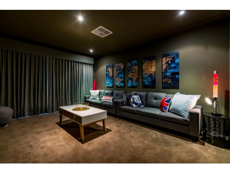 27 St Sebastien Chase, Iluka WA 6028