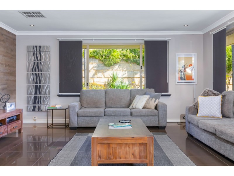 27 St Sebastien Chase, Iluka WA 6028