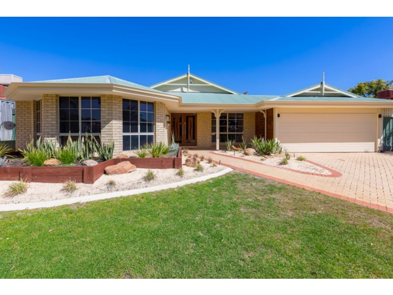 27 St Sebastien Chase, Iluka WA 6028