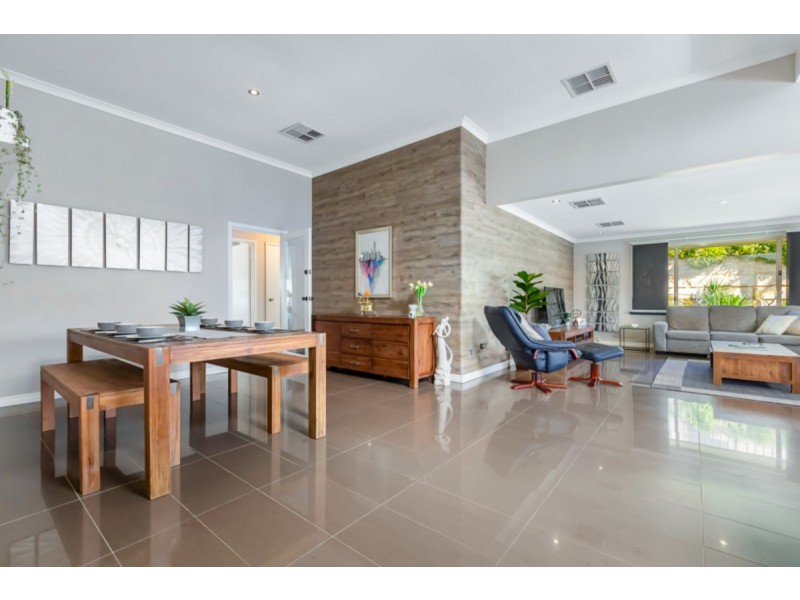 27 St Sebastien Chase, Iluka WA 6028