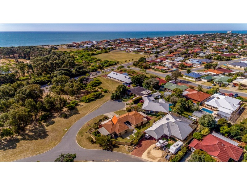 1/1 Skua Court, Halls Head WA 6210