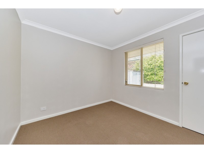 1/1 Skua Court, Halls Head WA 6210