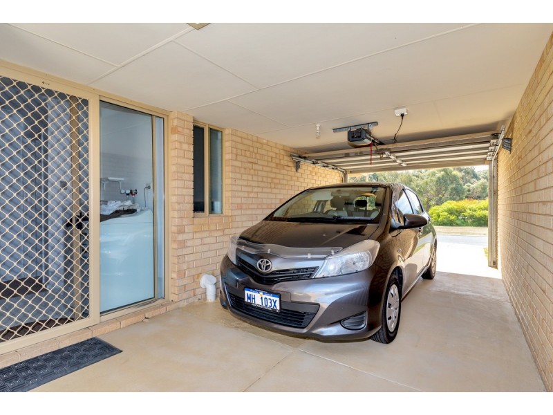 1/1 Skua Court, Halls Head WA 6210