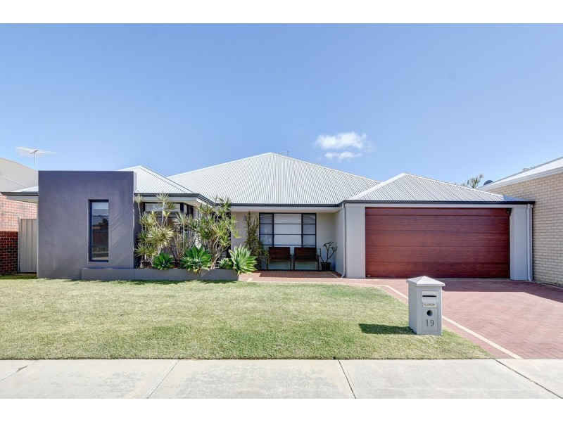19 Rungine Way, Pearsall WA 6065