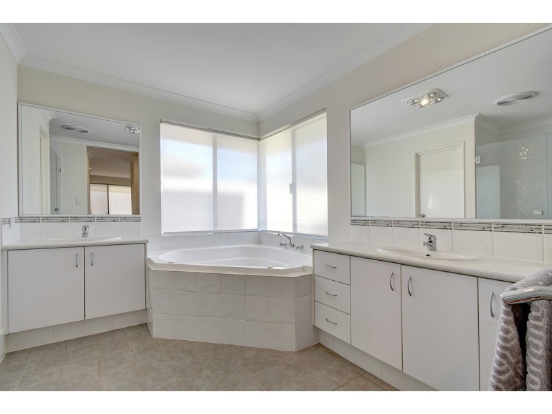 19 Rungine Way, Pearsall WA 6065