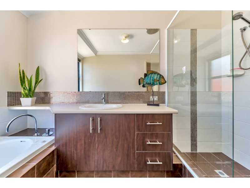 6 Newton Pass, Meadow Springs WA 6210