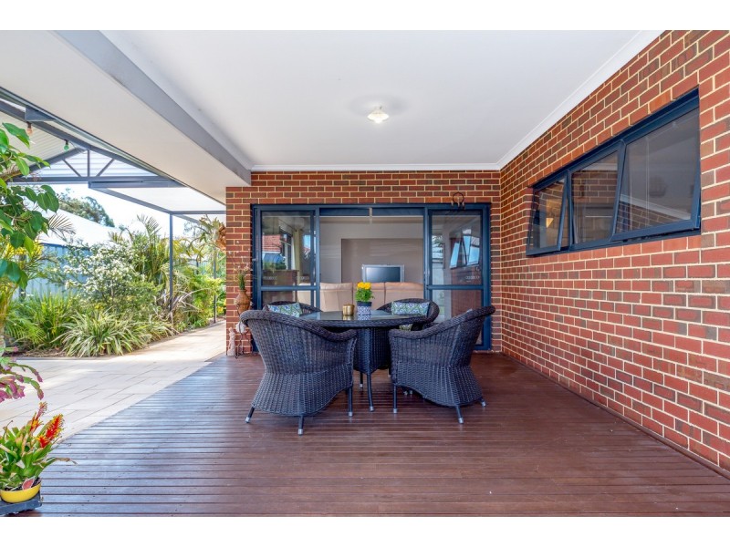 6 Newton Pass, Meadow Springs WA 6210