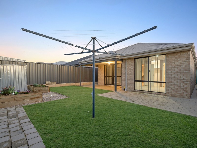 53 Leschenault Loop, Banksia Grove WA 6031