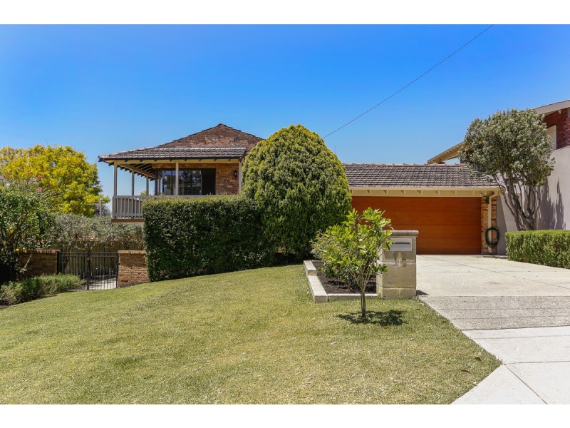 12 Doriot Way, Carine WA 6020