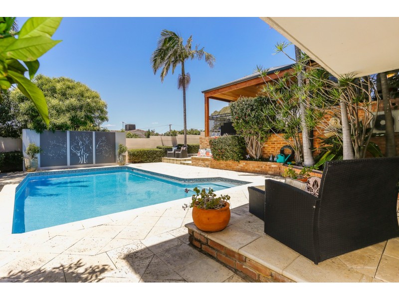 12 Doriot Way, Carine WA 6020