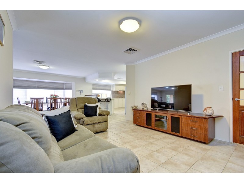 20 Fineview Crescent,, Carramar WA 6031