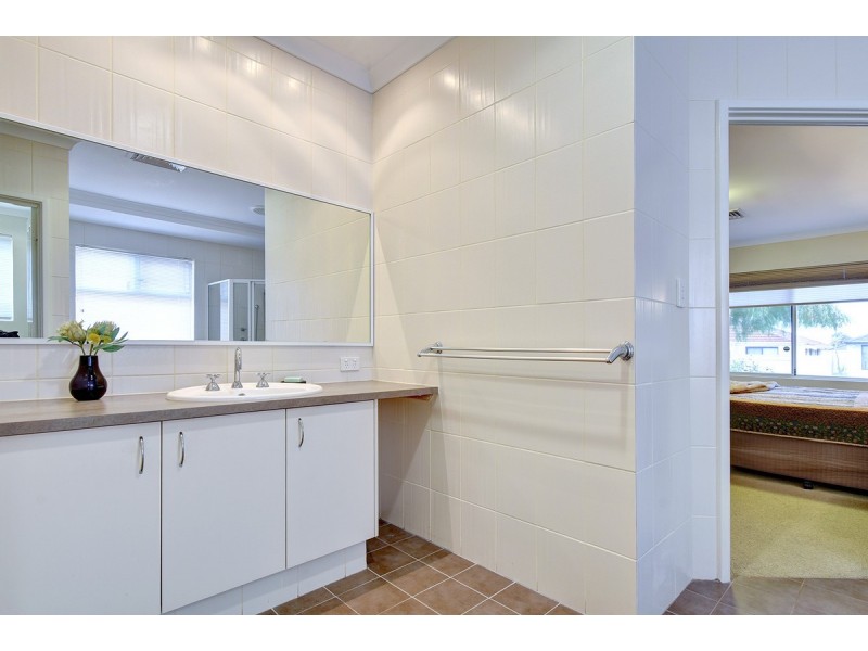 20 Fineview Crescent,, Carramar WA 6031