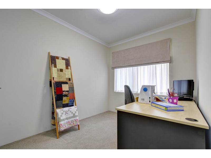 20 Fineview Crescent,, Carramar WA 6031
