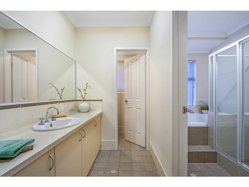 20 Fineview Crescent,, Carramar WA 6031