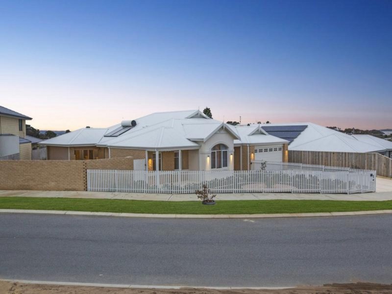 77 Torwood Edge, Halls Head WA 6210