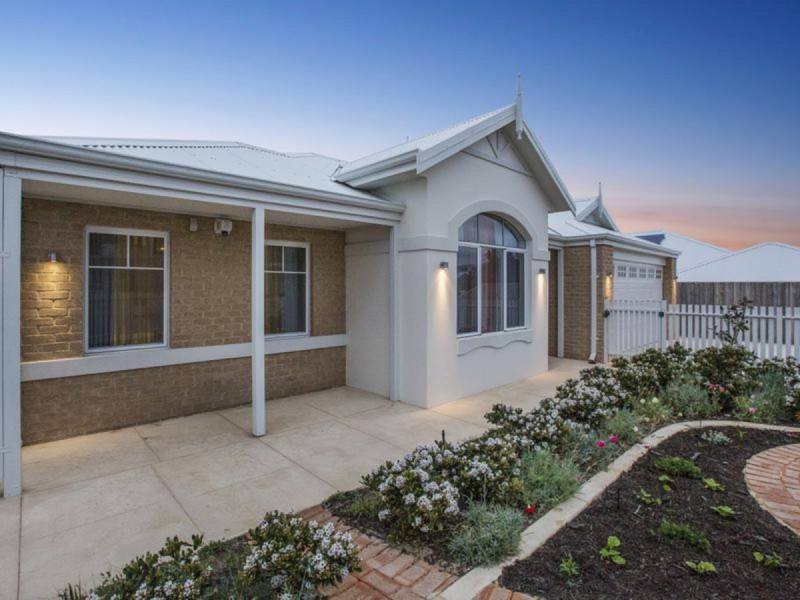 77 Torwood Edge, Halls Head WA 6210