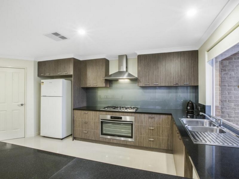 77 Torwood Edge, Halls Head WA 6210