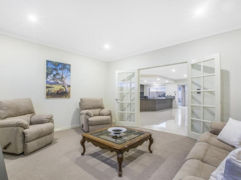 77 Torwood Edge, Halls Head WA 6210