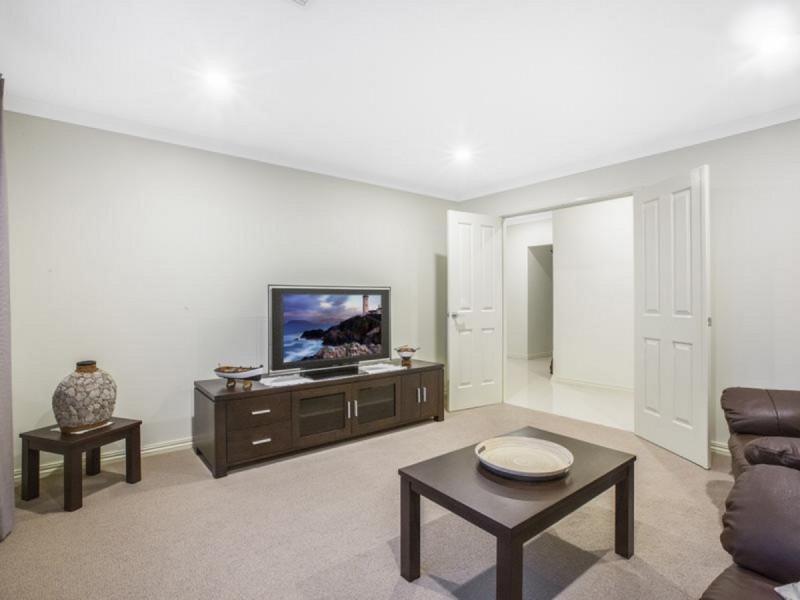 77 Torwood Edge, Halls Head WA 6210