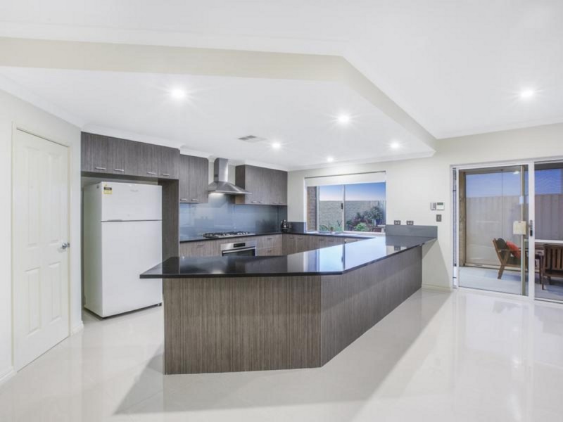 77 Torwood Edge, Halls Head WA 6210
