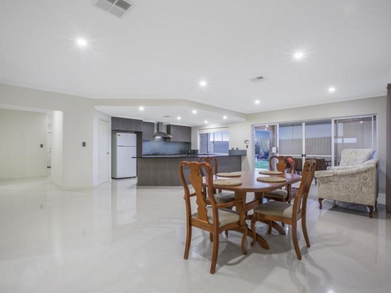 77 Torwood Edge, Halls Head WA 6210