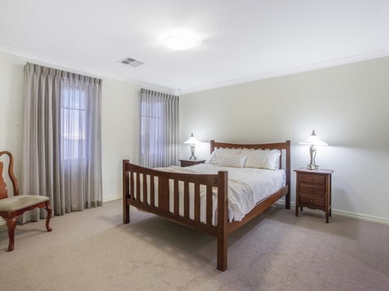 77 Torwood Edge, Halls Head WA 6210