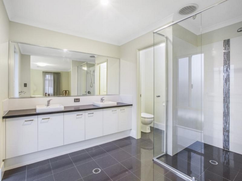 77 Torwood Edge, Halls Head WA 6210
