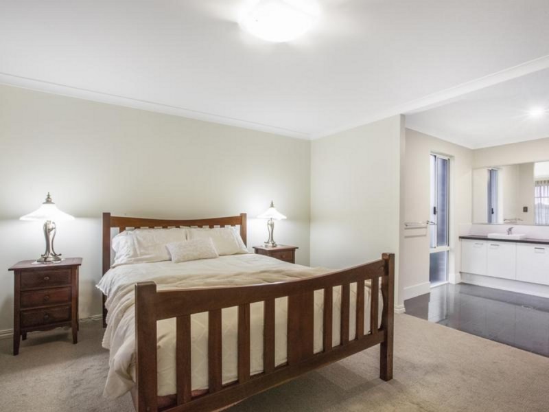 77 Torwood Edge, Halls Head WA 6210