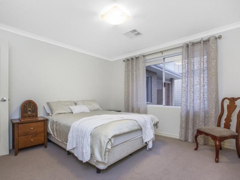 77 Torwood Edge, Halls Head WA 6210