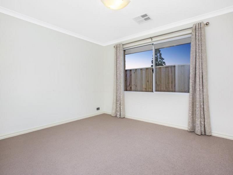 77 Torwood Edge, Halls Head WA 6210