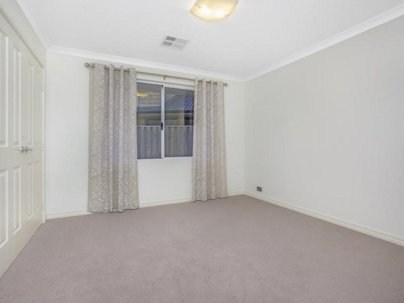 77 Torwood Edge, Halls Head WA 6210