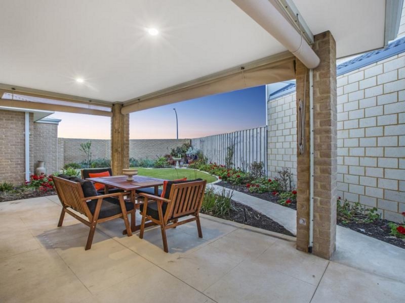 77 Torwood Edge, Halls Head WA 6210