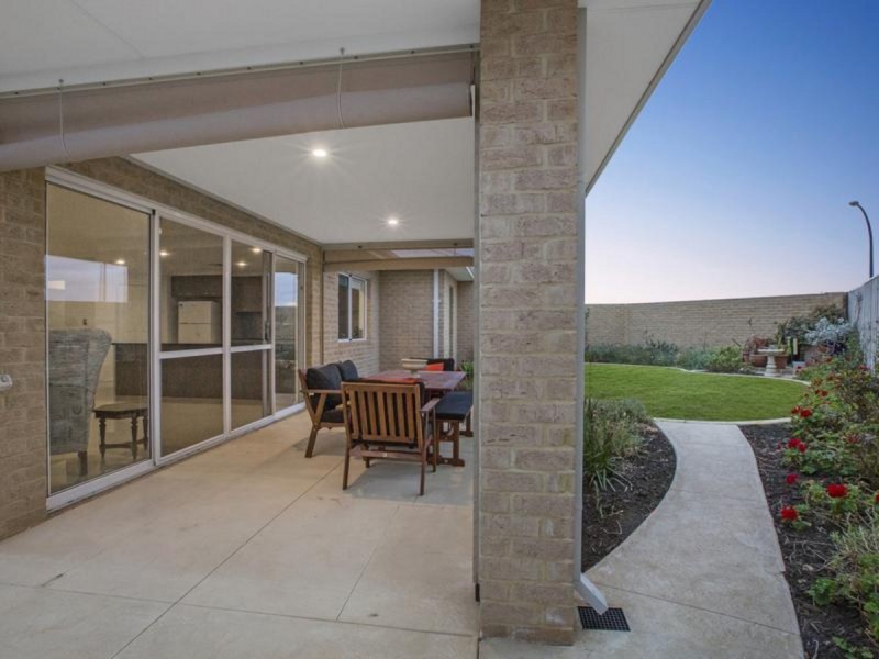 77 Torwood Edge, Halls Head WA 6210