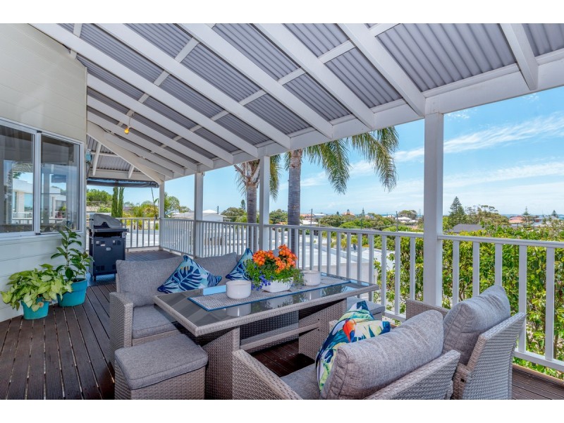 3B Oversby Street, Halls Head WA 6210