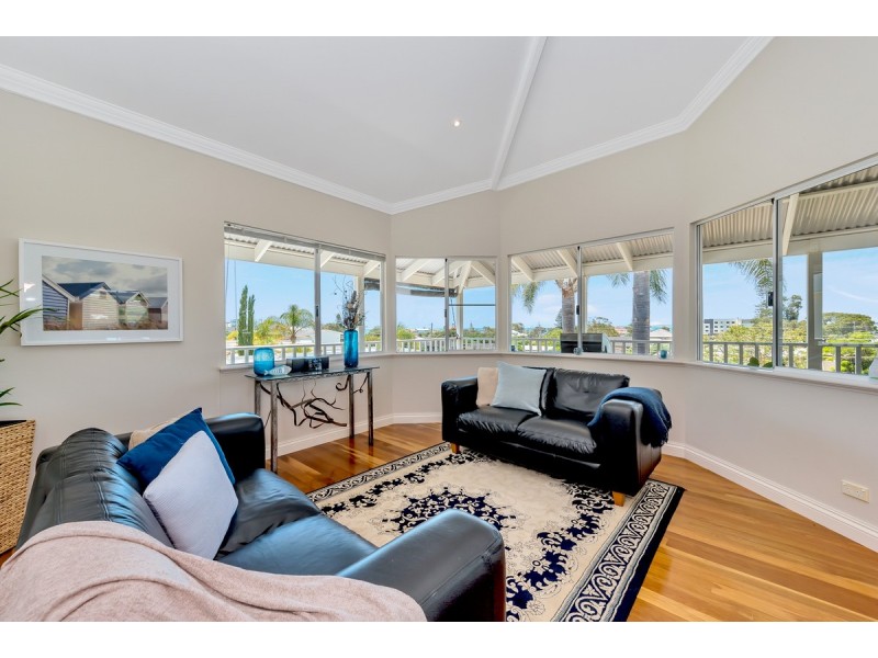 3B Oversby Street, Halls Head WA 6210