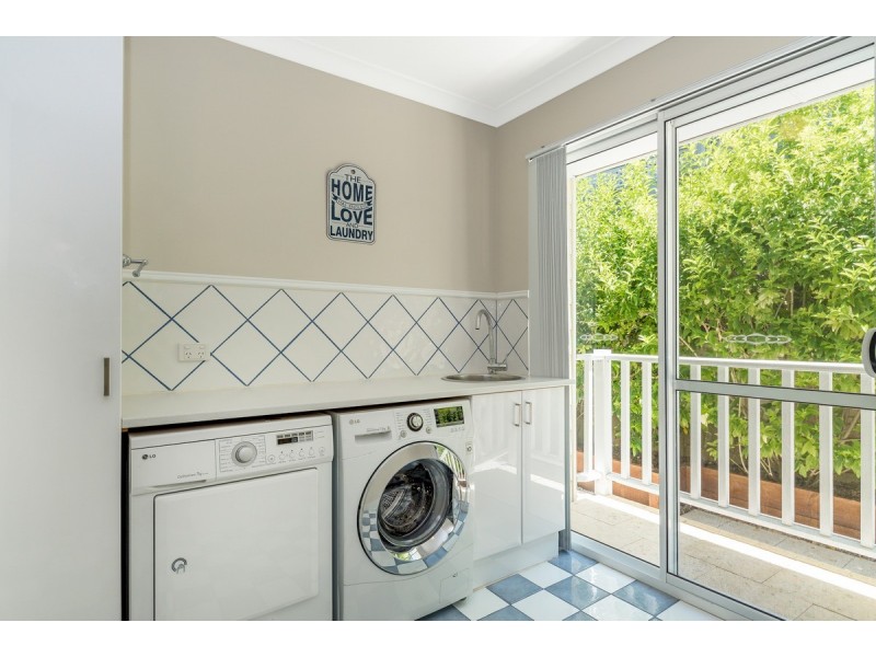 3B Oversby Street, Halls Head WA 6210