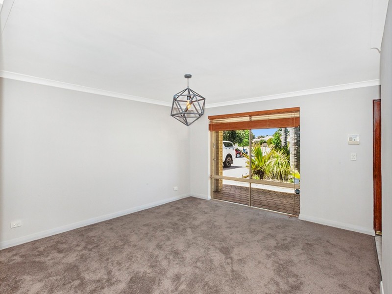 15 Jenkin Mews, Atwell WA 6164