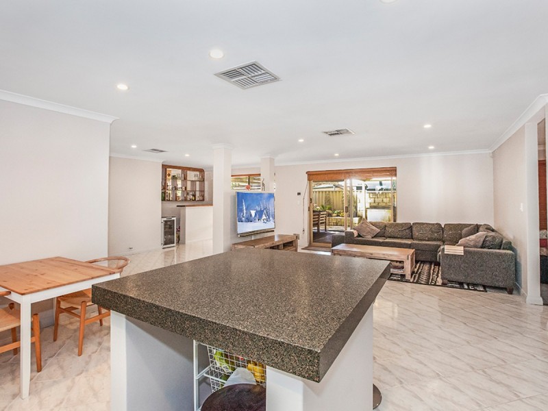 15 Jenkin Mews, Atwell WA 6164