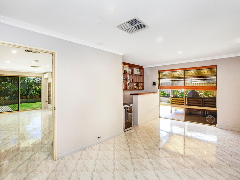 15 Jenkin Mews, Atwell WA 6164