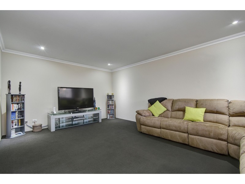 21 Shiralee Bend, Carramar WA 6031