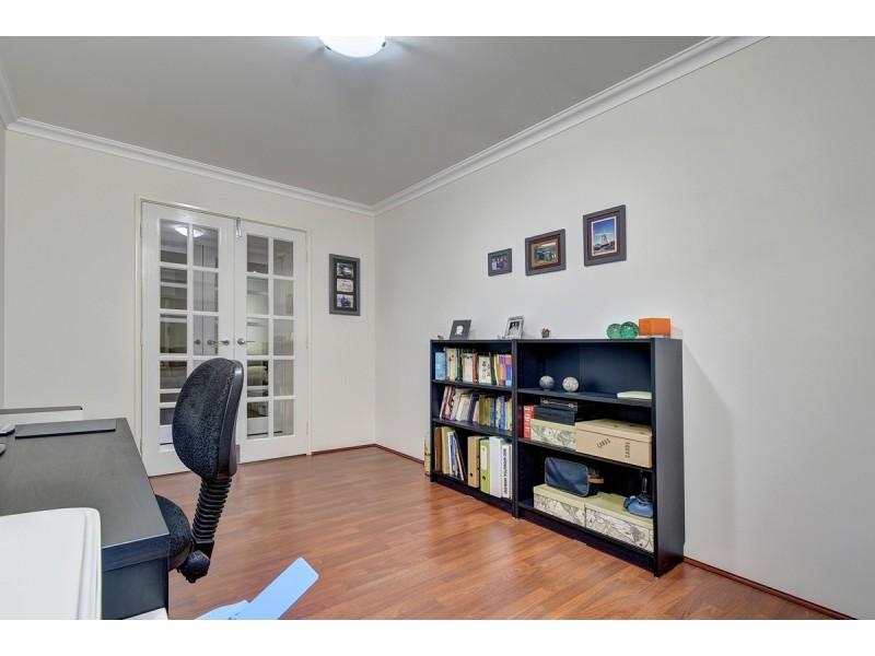 21 Shiralee Bend, Carramar WA 6031