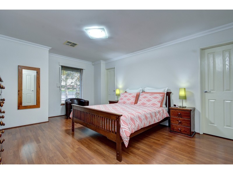 21 Shiralee Bend, Carramar WA 6031