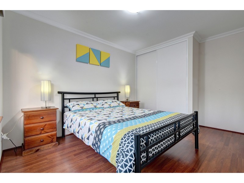 21 Shiralee Bend, Carramar WA 6031