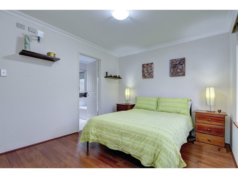 21 Shiralee Bend, Carramar WA 6031