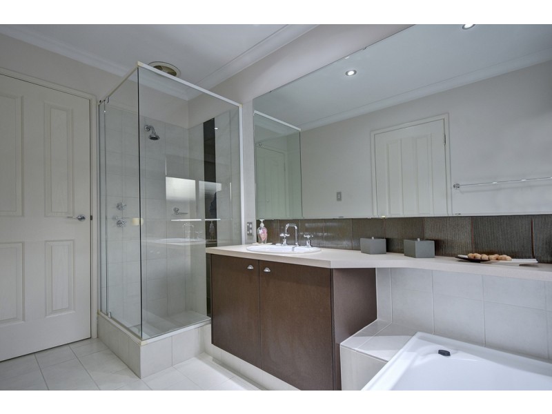 21 Shiralee Bend, Carramar WA 6031