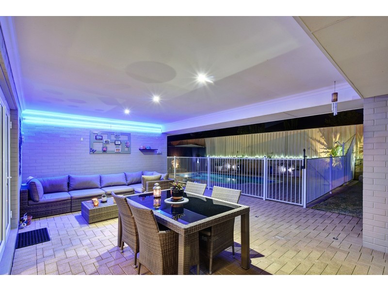 21 Shiralee Bend, Carramar WA 6031