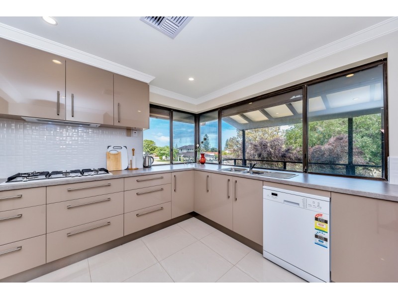 9 Driftwood Road, Silver Sands WA 6210