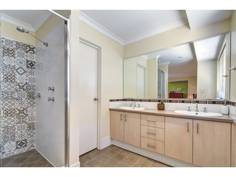 40 Kentucky Boulevard, Hocking WA 6065