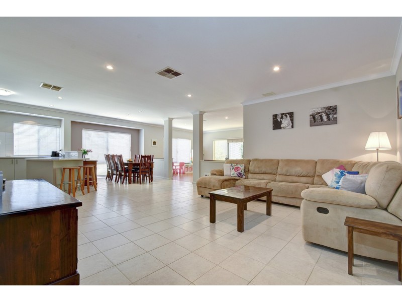 40 Kentucky Boulevard, Hocking WA 6065